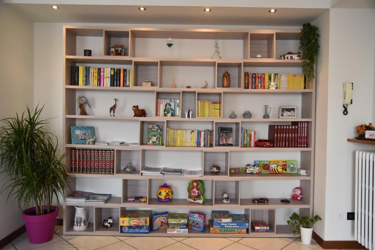 Modern Apartment Halfway Between Milan And Como Cogliate Exterior foto